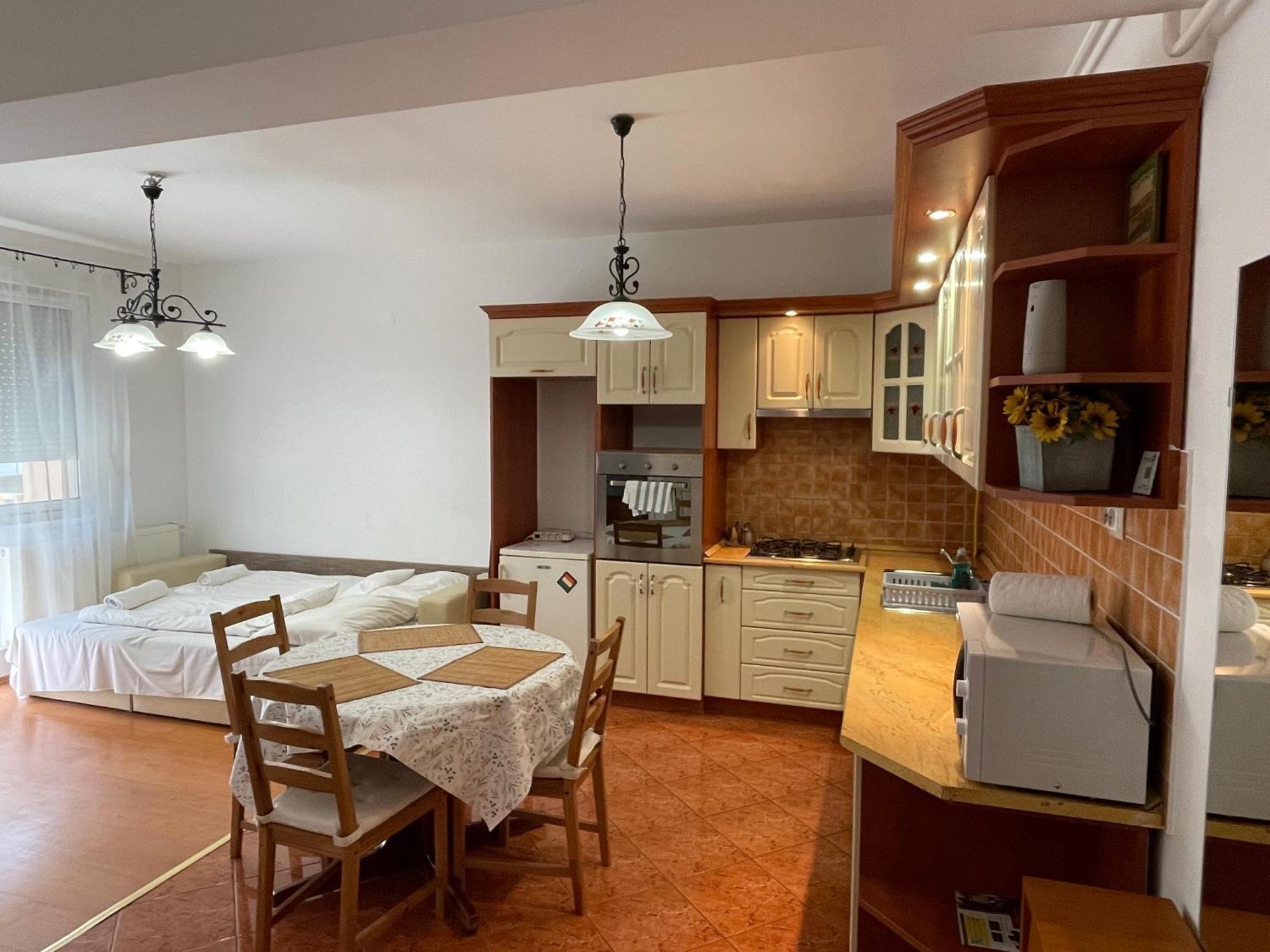 Zoli Apartmanok-Anita Koelcsey 34-36 Hajduszoboszlo Exterior photo