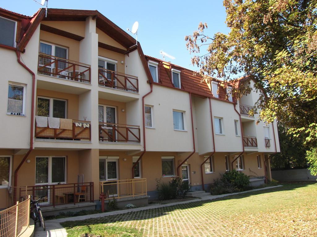 Zoli Apartmanok-Anita Koelcsey 34-36 Hajduszoboszlo Exterior photo