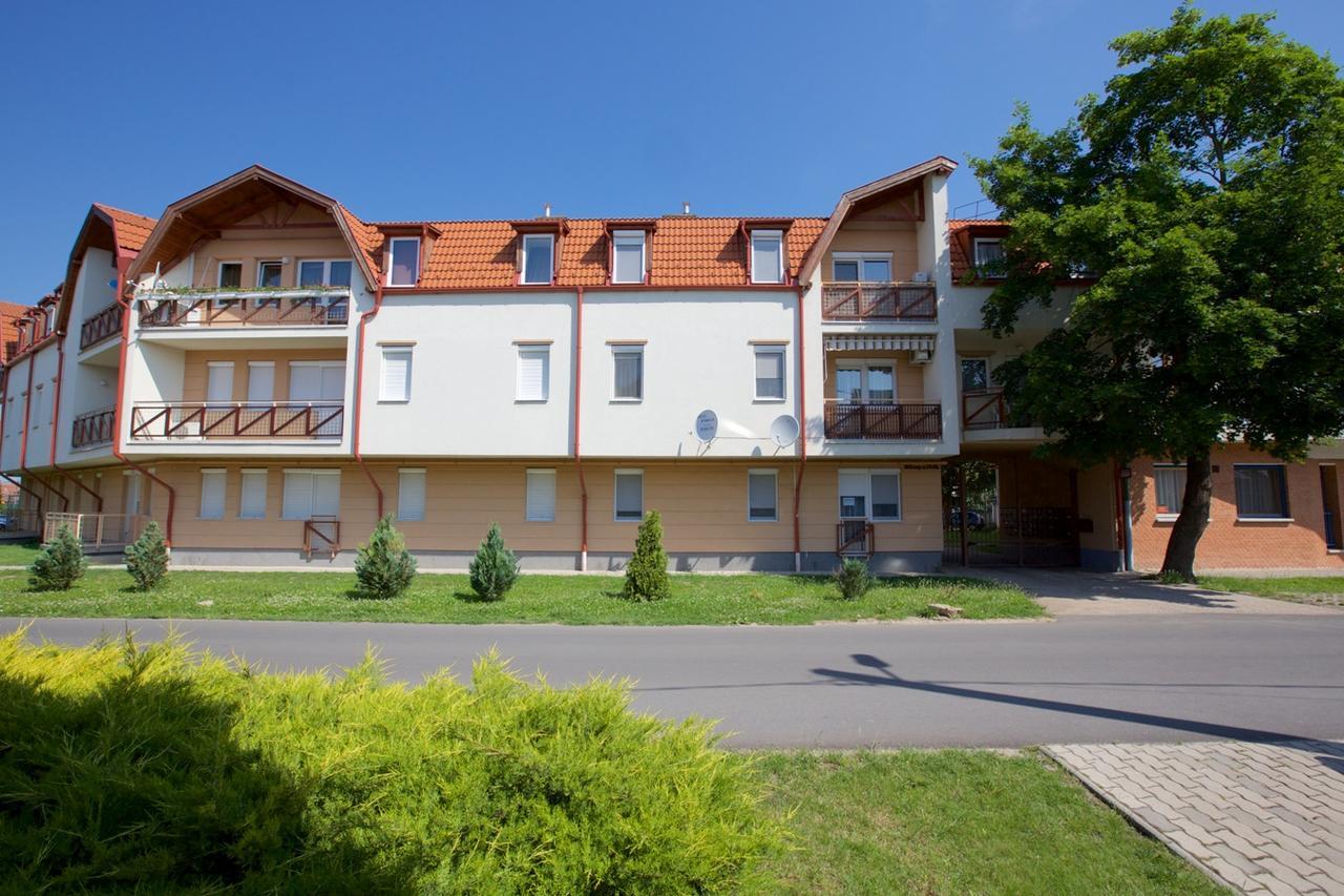Zoli Apartmanok-Anita Koelcsey 34-36 Hajduszoboszlo Exterior photo